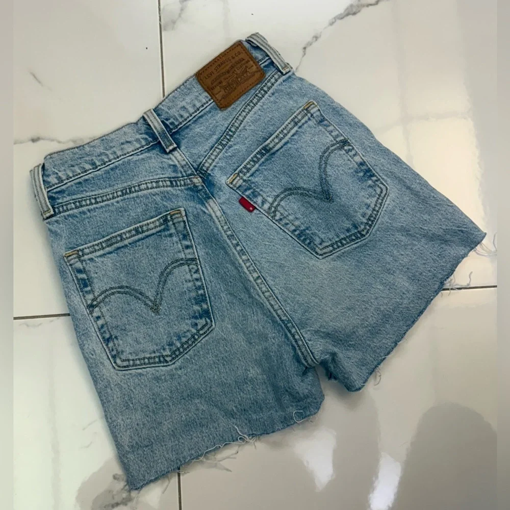 Levi's High-Rise Straight Light Blue Jeans Size 25